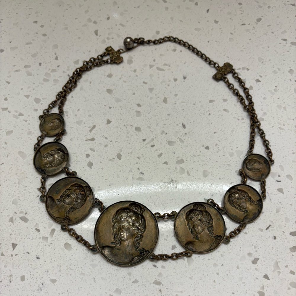 Gorgeous Vintage Brass Medallion Necklace - Picture 7 of 8